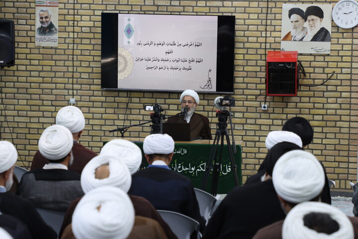 تصاویر / دوره پودمانی تعالی مدیران مدارس علمیه استان قم