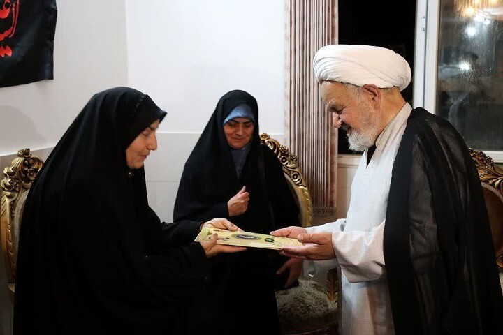 تصاویر/ دیدار رئیس دفتر عقیدتی سیاسی فرماندهی معظم کل قوا با خانواده والامقام شهیدان بهشتی‌نژاد