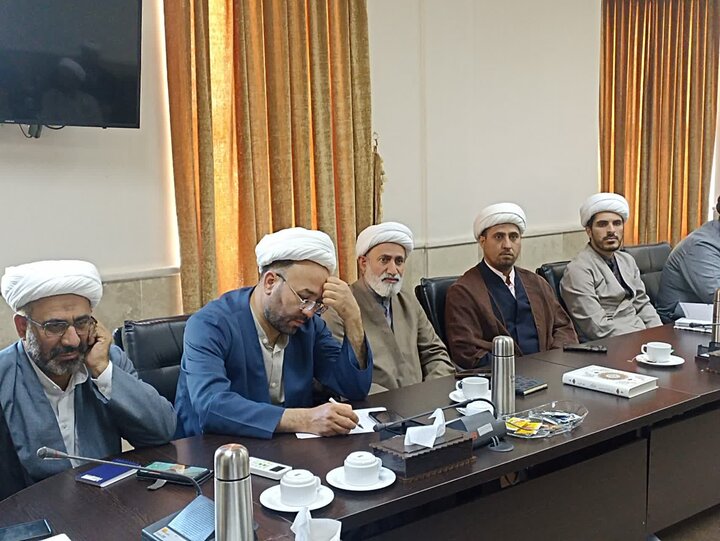 تصاویر / برگزاری هفدهمین نشست قرارگاه بلاغ مبین در حوزه علمیه استان قزوین