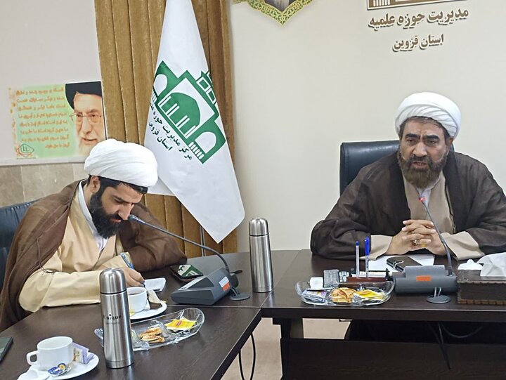 تصاویر / برگزاری هفدهمین نشست قرارگاه بلاغ مبین در حوزه علمیه استان قزوین