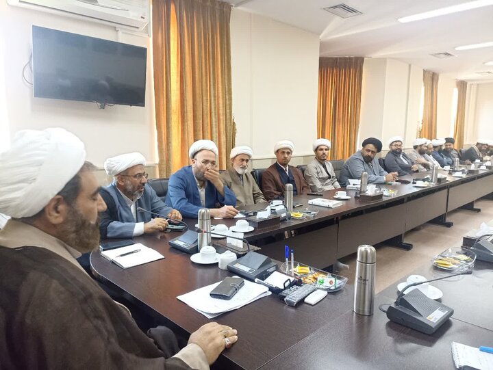 تصاویر / برگزاری هفدهمین نشست قرارگاه بلاغ مبین در حوزه علمیه استان قزوین