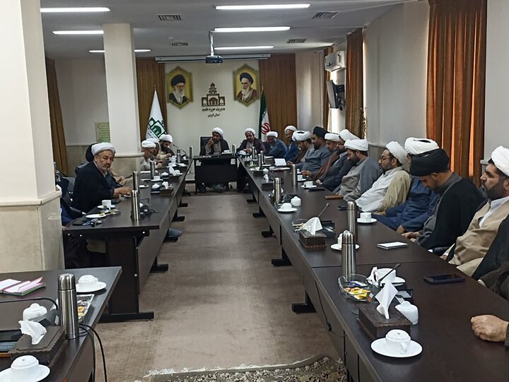 تصاویر / برگزاری هفدهمین نشست قرارگاه بلاغ مبین در حوزه علمیه استان قزوین