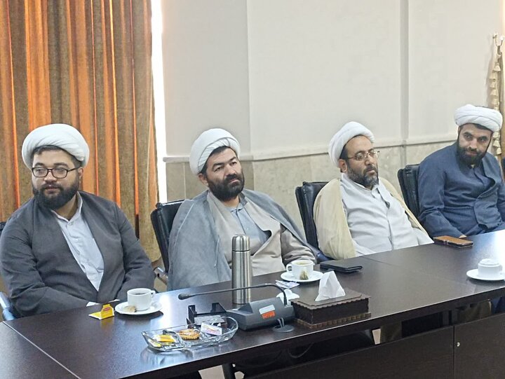 تصاویر / برگزاری هفدهمین نشست قرارگاه بلاغ مبین در حوزه علمیه استان قزوین