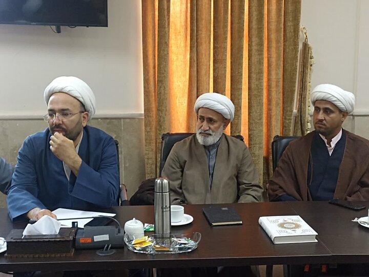 تصاویر / برگزاری هفدهمین نشست قرارگاه بلاغ مبین در حوزه علمیه استان قزوین