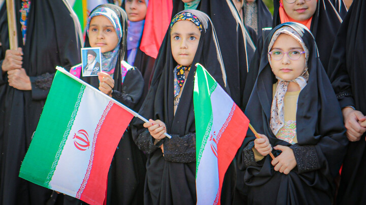 تصاویر/کارناوال شادی مدارس طرح عید غدیر در همدان