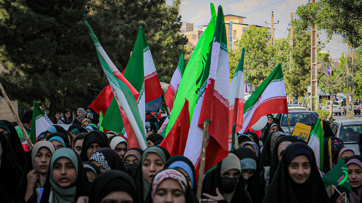تصاویر/کارناوال شادی مدارس طرح عید غدیر در همدان