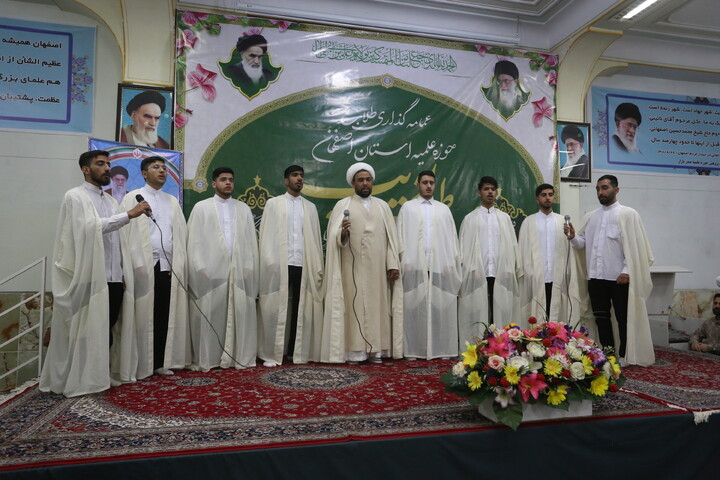 تصاویر/ آیین عمامه گذاری طلاب حوزه علمیه اصفهان