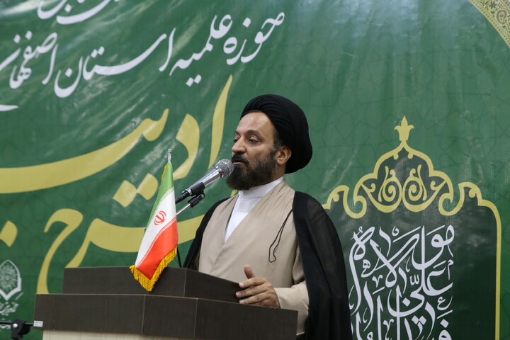 تصاویر/ آیین عمامه گذاری طلاب حوزه علمیه اصفهان