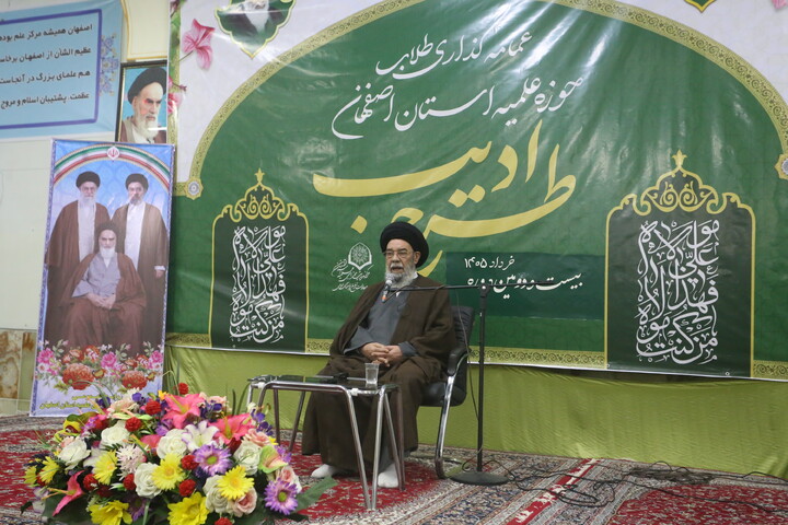 تصاویر/ آیین عمامه گذاری طلاب حوزه علمیه اصفهان