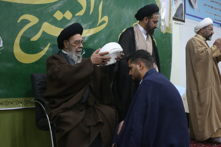 تصاویر/ آیین عمامه گذاری طلاب حوزه علمیه اصفهان