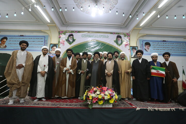 تصاویر/ آیین عمامه گذاری طلاب حوزه علمیه اصفهان