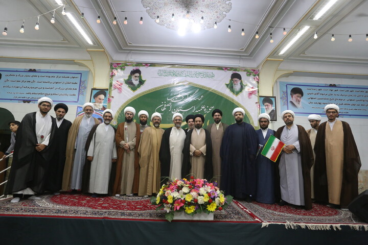 تصاویر/ آیین عمامه گذاری طلاب حوزه علمیه اصفهان