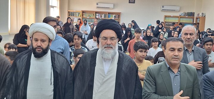 گزارش تصویری/ تجلی مهر علوی در یاسوج؛ دیدار چهره‌به‌چهره مقامات ارشد کهگیلویه و بویراحمد با ۱۵۰ دانش‌آموز یتیم