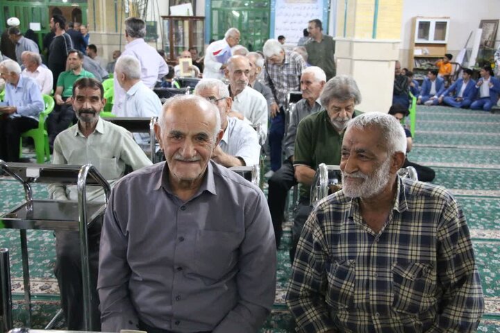 تصاویر/ آیین تجلیل از فرهنگیان و سادات نمازگزار مسجد سیدالشهدا(ع) سمنان