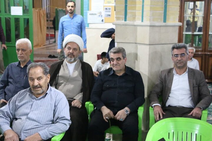 تصاویر/ آیین تجلیل از فرهنگیان و سادات نمازگزار مسجد سیدالشهدا(ع) سمنان