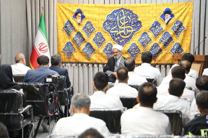 تصاویر / نماینده ولی‌فقیه در استان سمنان در دیدار با رئیس اورژانس کشور