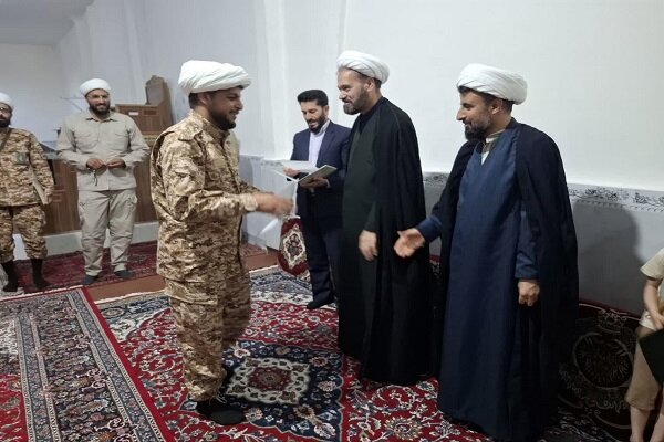تقدیر از طلاب جهادی احیاءکننده مسجد سادات کرمانشاه در آستانه عید غدیر
