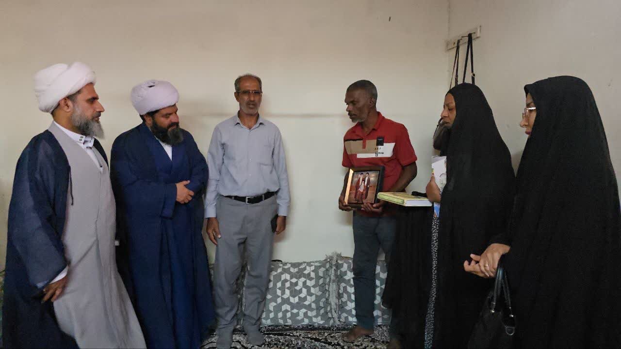 تقدیر از خانواده شهید اهل سنت از سوی حوزه علمیه