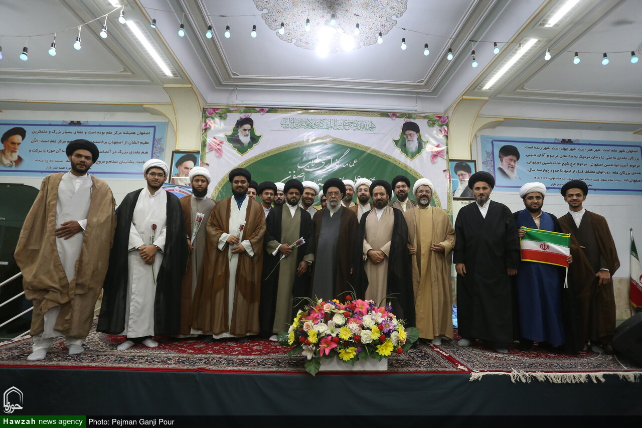 تصاویر/ آیین عمامه گذاری طلاب حوزه علمیه اصفهان