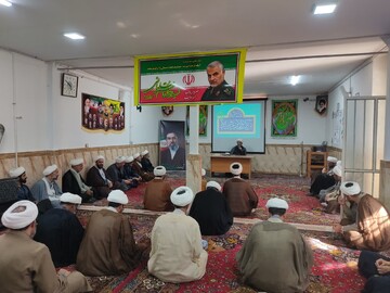 نشست بصیرتی روحانیون نهاوندی با حضور سخنگوی هیئت رئیسه مجلس برگزار شد+تصاویر