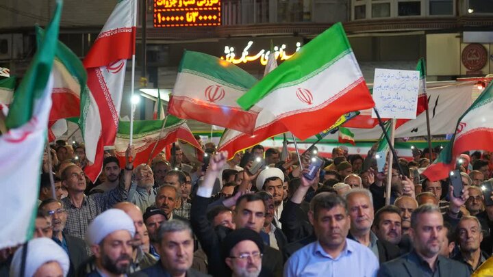 تصاویر/ نود و پنجمین شب از حماسه مردم خوی در حمایت از نظام اسلامی
