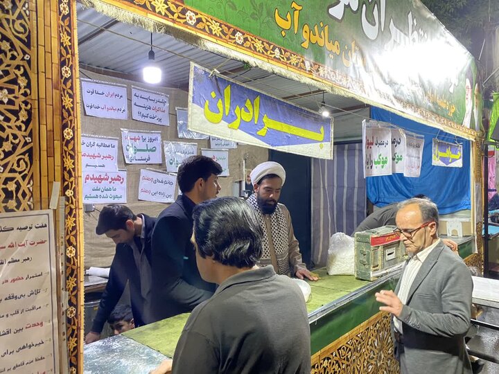 تصاویر/ استمرار فعالیت موکب فرهنگی تبیینی و پذیرایی مدرسه علمیه امام رضا علیه‌السلام شهرستان میاندوآب