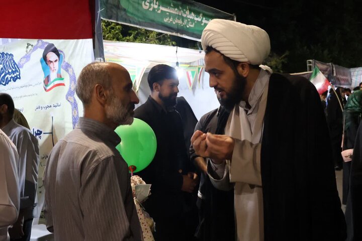 تصاویر/ استمرار فعالیت موکب فرهنگی، تبیینی مدرسه علمیه امام خمینی (ره) ارومیه در تجمعات مردمی
