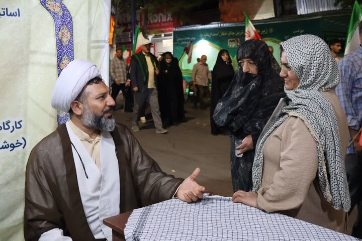تصاویر/ استمرار فعالیت موکب فرهنگی، تبیینی مدرسه علمیه امام خمینی (ره) ارومیه در تجمعات مردمی