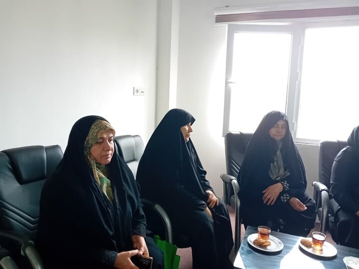 تصاویر/ دیدار مسئول امور بانوان با امام جمعه شهرستان کلاردشت