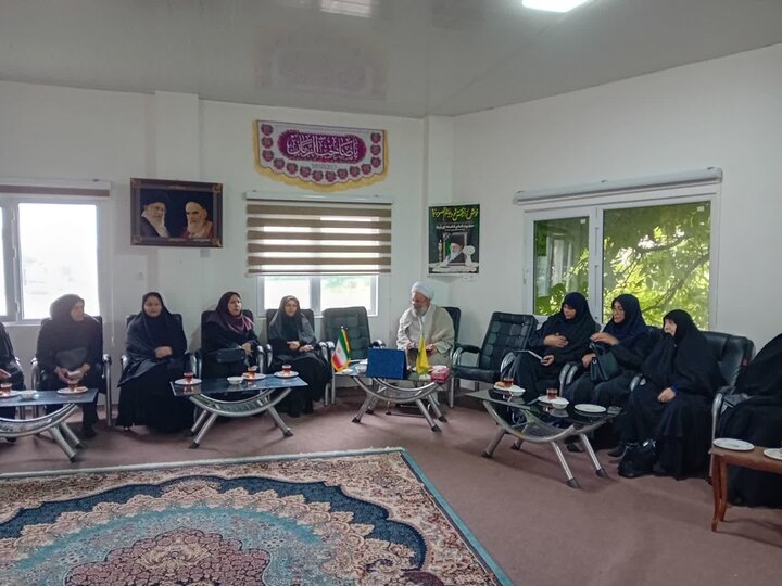 تصاویر/ دیدار مسئول امور بانوان با امام جمعه شهرستان کلاردشت
