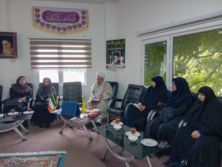 تصاویر/ دیدار مسئول امور بانوان با امام جمعه شهرستان کلاردشت