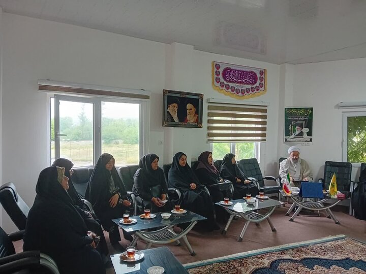 تصاویر/ دیدار مسئول امور بانوان با امام جمعه شهرستان کلاردشت