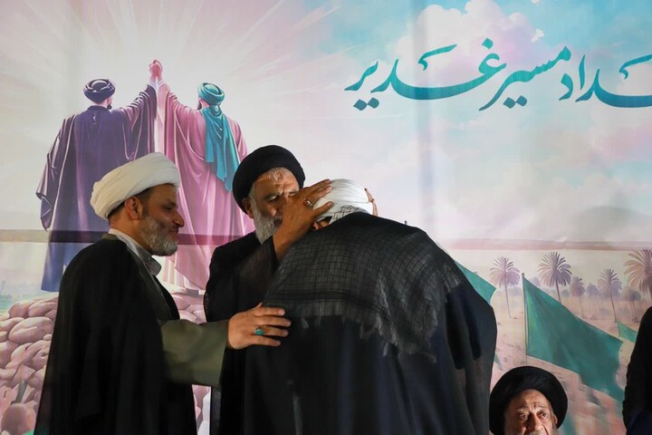 مراسم تلبس جمعی از طلاب به میزبانی مدرسه علمیه الغدیر