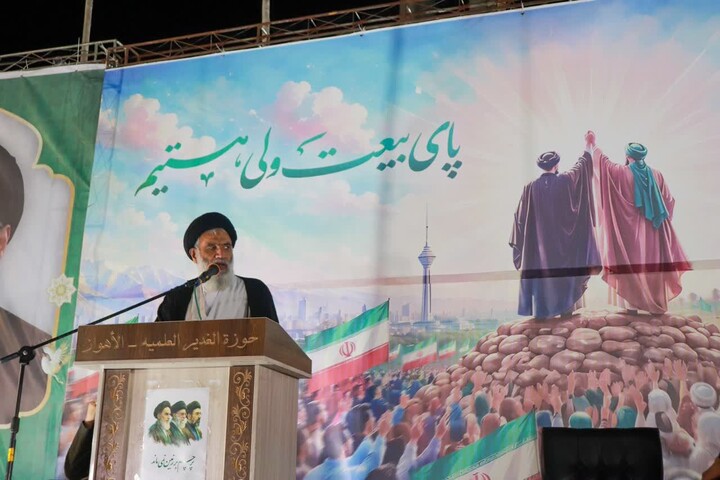 مراسم تلبس جمعی از طلاب به میزبانی مدرسه علمیه الغدیر