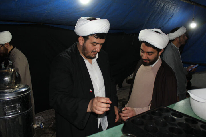 تصاویر/ برپایی موکب حوزه علمیه آیت الله نمازی خوی در عید غدیر