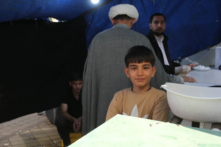 تصاویر/ برپایی موکب حوزه علمیه آیت الله نمازی خوی در عید غدیر