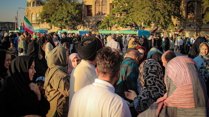 تصاویر/مهمانی کیلومتری همدان جشن بزرگ مردمی در مسیر عشق علوی