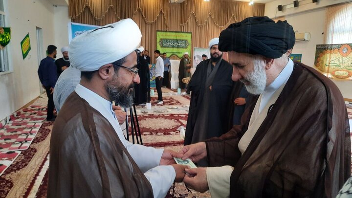 تصاویر/ آیین عمامه گذاری طلاب حوزه علمیه  چهارمحال و بختیاری