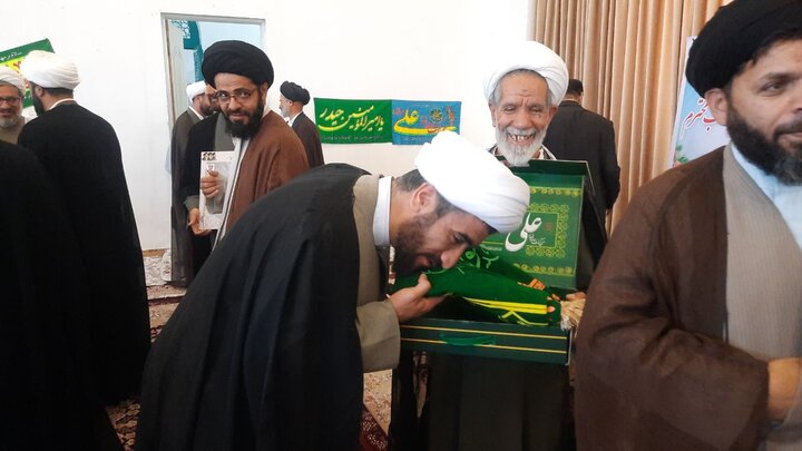 تصاویر/ آیین عمامه گذاری طلاب حوزه علمیه  چهارمحال و بختیاری