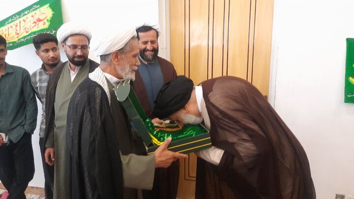 تصاویر/ آیین عمامه گذاری طلاب حوزه علمیه  چهارمحال و بختیاری
