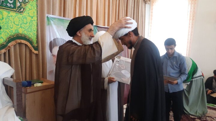 تصاویر/ آیین عمامه گذاری طلاب حوزه علمیه  چهارمحال و بختیاری