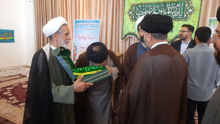تصاویر/ آیین عمامه گذاری طلاب حوزه علمیه  چهارمحال و بختیاری
