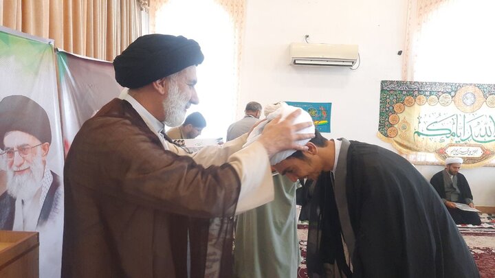 تصاویر/ آیین عمامه گذاری طلاب حوزه علمیه  چهارمحال و بختیاری