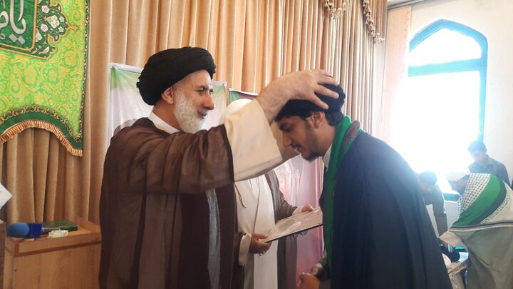 تصاویر/ آیین عمامه گذاری طلاب حوزه علمیه  چهارمحال و بختیاری