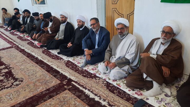 تصاویر/ آیین عمامه گذاری طلاب حوزه علمیه  چهارمحال و بختیاری