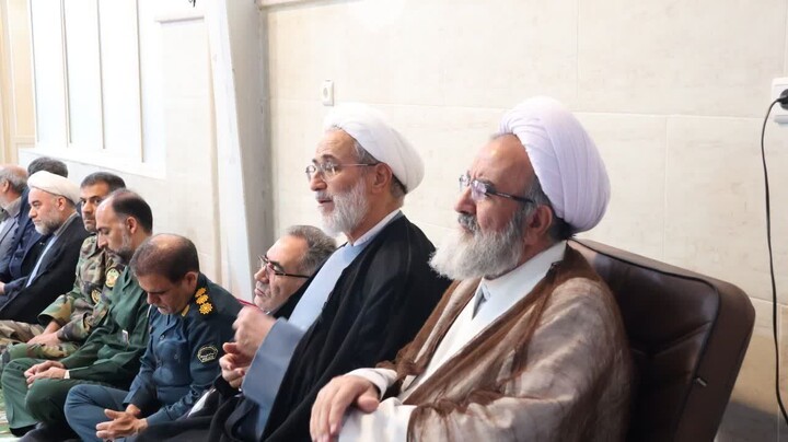 تصاویر/ آیین عمامه گذاری طلاب حوزه علمیه مرند