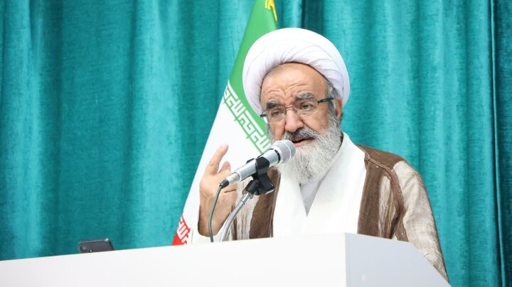 تصاویر/ آیین عمامه گذاری طلاب حوزه علمیه مرند