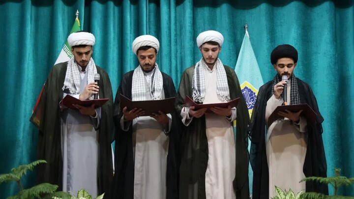 تصاویر/ آیین عمامه گذاری طلاب حوزه علمیه مرند