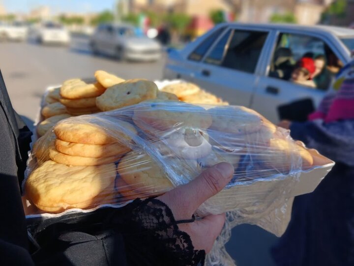 تصاویر/ فعالیت تبلیغی و فرهنگی طلاب مدرسه علمیه زینب کبری (س) ارومیه در روز غدیر خم