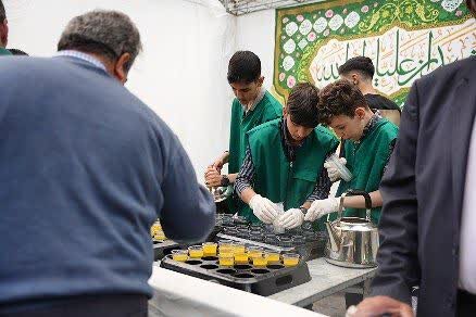 تصاویر/ موکب پذیرایی مسجد جنرال ارومیه در عید بزرگ غدیر خم